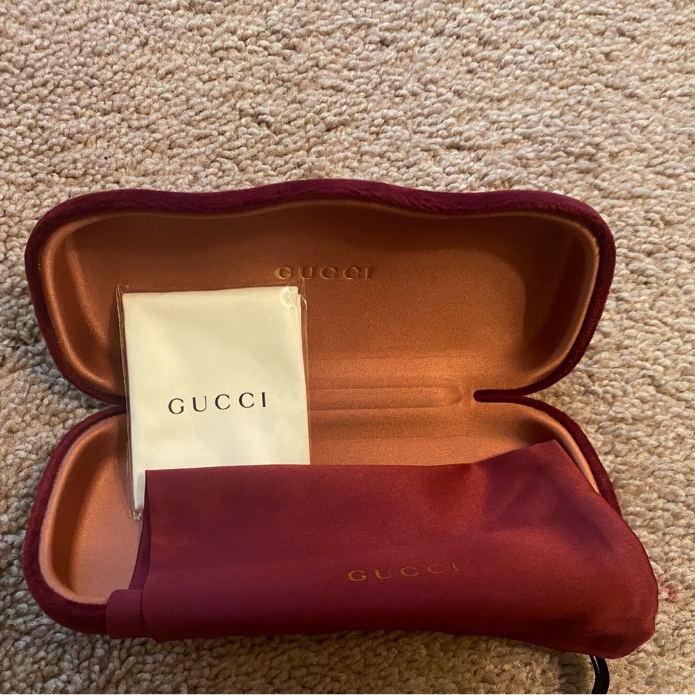 🦋GUCCI SUNGLASS CASE🦋